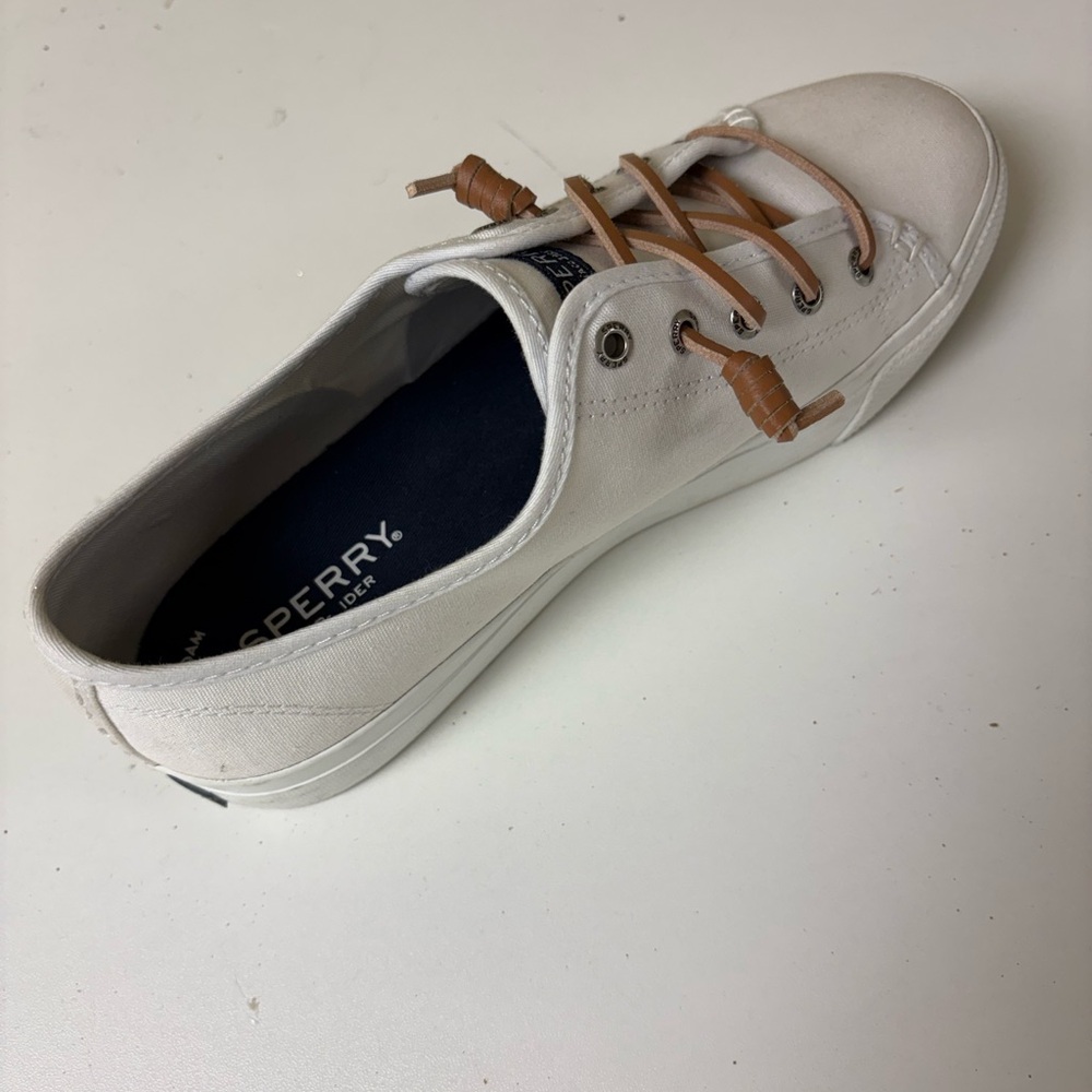 Sperry Cliffside White Memory Foam Sneakers – Size 8
